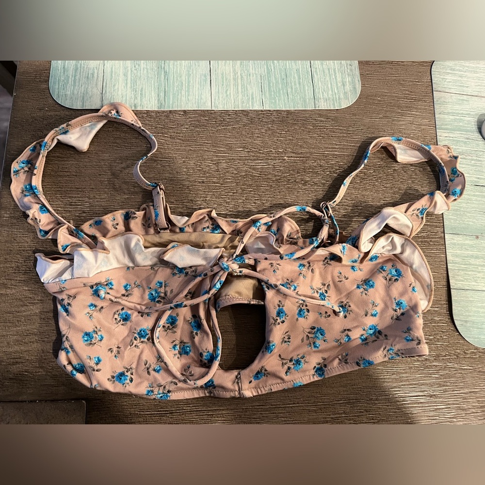 Brand new without tag Frankie’s bikini top 💙